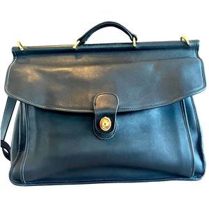 Vintage Coach Briefcase. Excellent vintage condition. Gold hardware. 💯 Leather